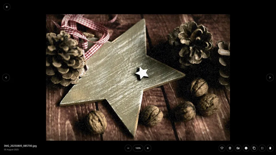 Kader’s photo viewer with a landscape photo, zoom and info controls along the bottom