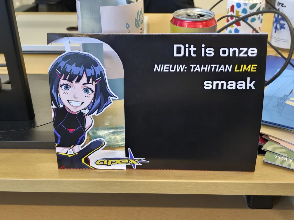 Apex presentation card with a blue-haired character and Dutch product slogan.